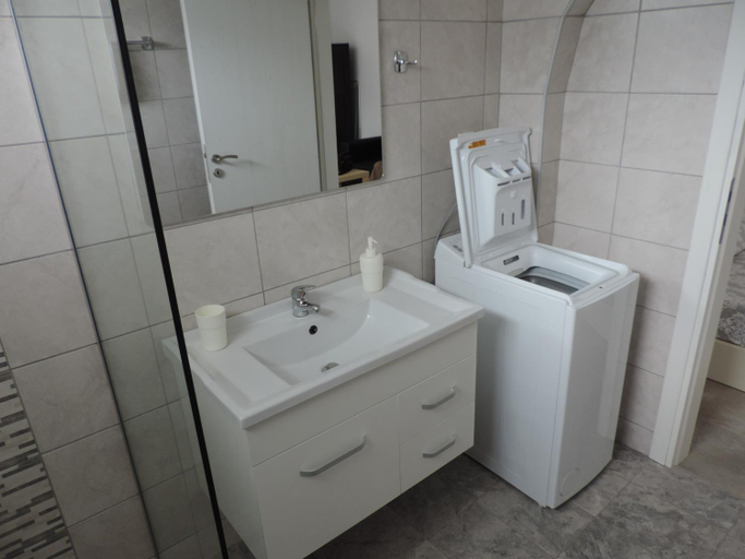 Bathroom 3, Splendide Apartments, Crete