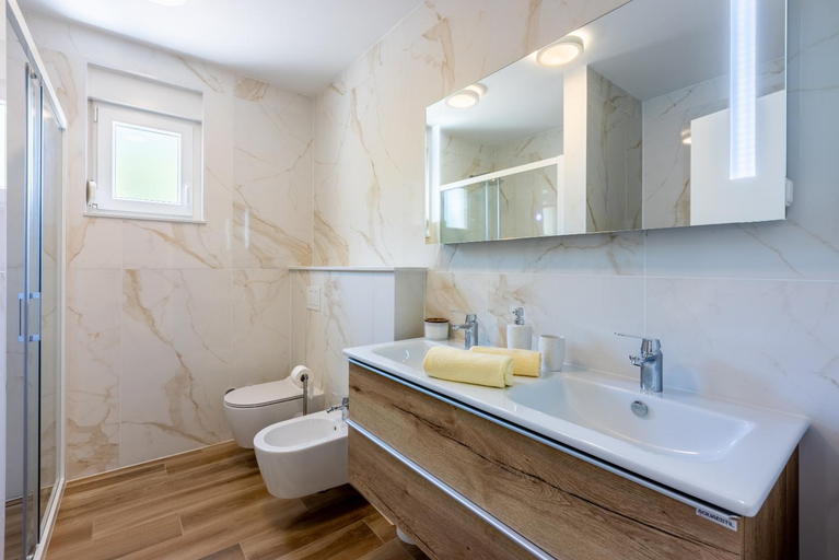 Bathroom 4, Villa Una, Krk