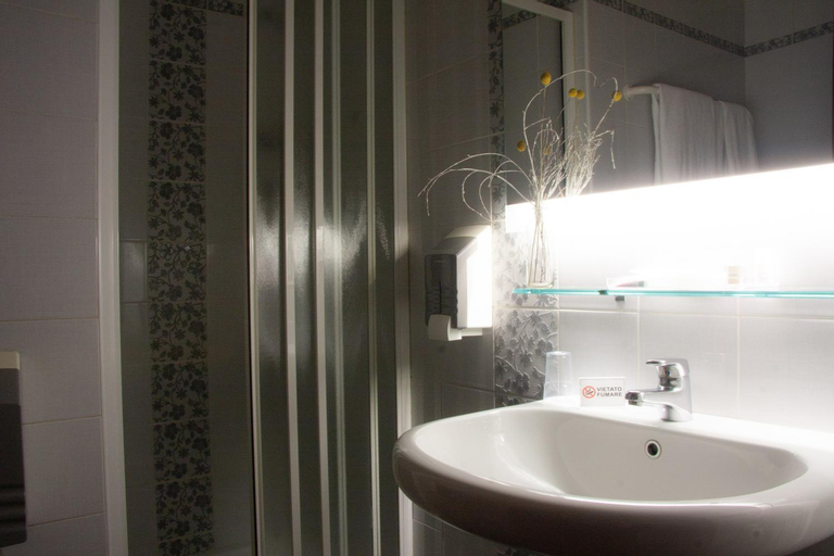 Bathroom 24