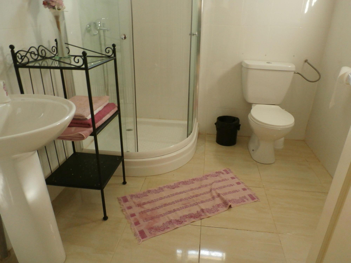 Bathroom 5, B&B Villa Calliandra, Kombo Saint Mary