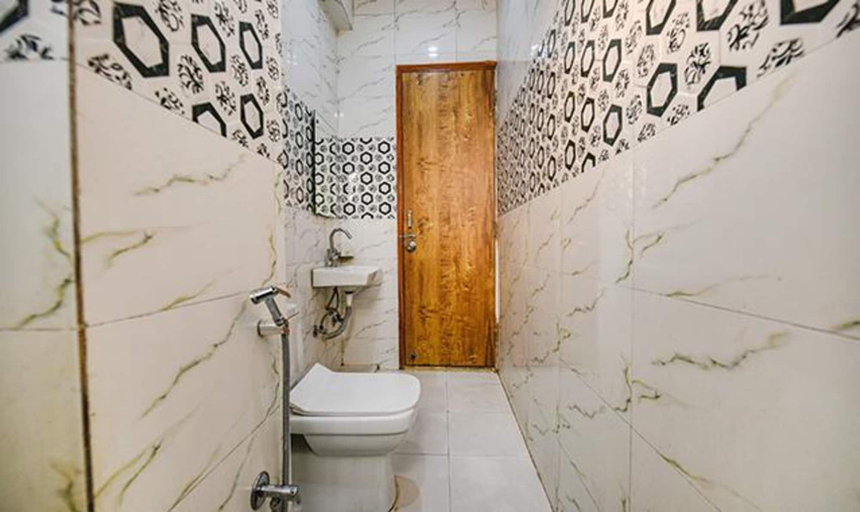 Bathroom 2, FabHotel Shanti Stay, Delhi