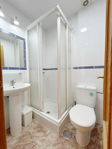 Bathroom 5, PENSIÓN EL CARMEN, Madrid