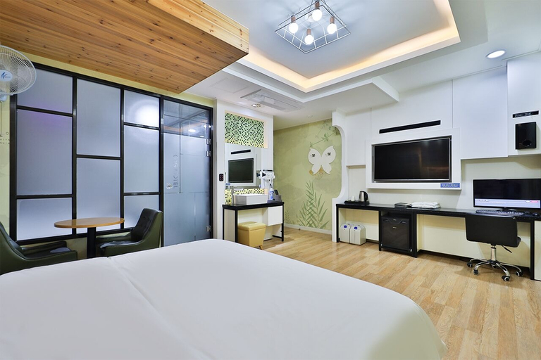 Bedroom 5, G&G Hotel, Jung