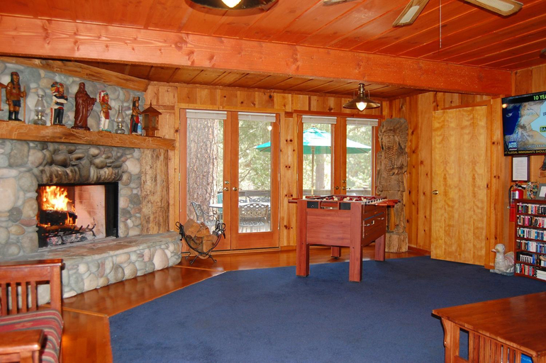 Others 5, (10N) Black Oak Lodge at The Redwoods In Yosemite, Mariposa