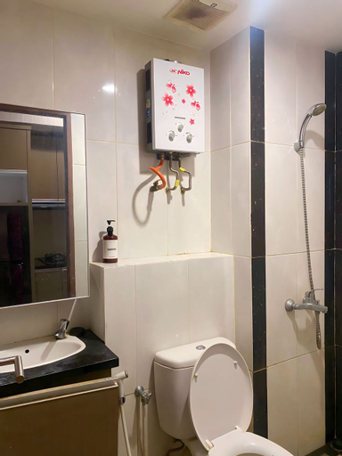 Bedroom 5, Apartemen Grand Kamala Lagoon by GhazyRooms, Bekasi