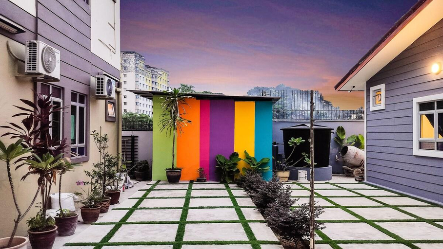 Exterior & Views