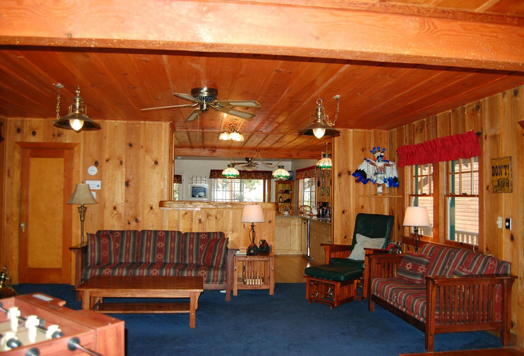 Others 3, (10N) Black Oak Lodge at The Redwoods In Yosemite, Mariposa
