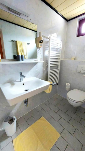 Bathroom 2, Landgasthaus Zur Kupferkanne, Mayen-Koblenz
