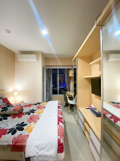 Bedroom 1, Apartemen Grand Kamala Lagoon by GhazyRooms, Bekasi