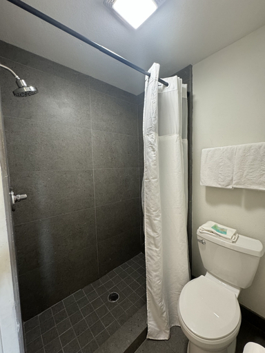 Bathroom 3, Eagle Inn, Henderson