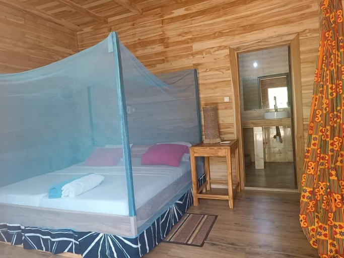 Bedroom 2, Hotel restaurant Chez Theo, Bopa