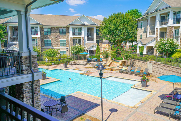 Luxury by the Pool, Gwinnett