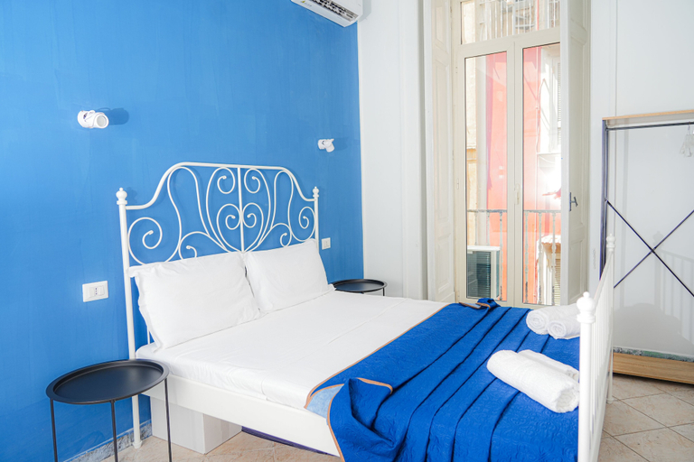 Bedroom 3, Vulcania Rooms, Napoli