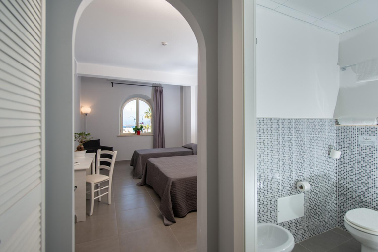 Bathroom 4, Hopps Hotel, Trapani