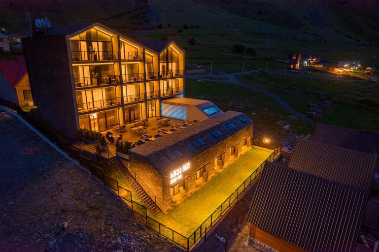 Exterior & Views