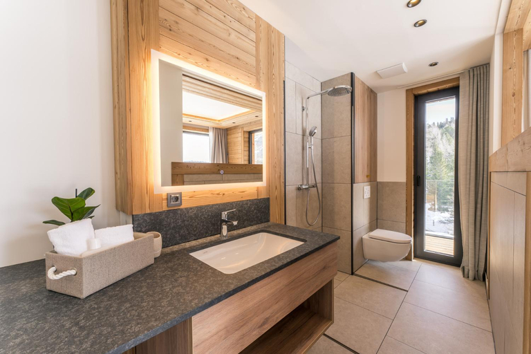 Bathroom 4, Alpin Peaks, Murau