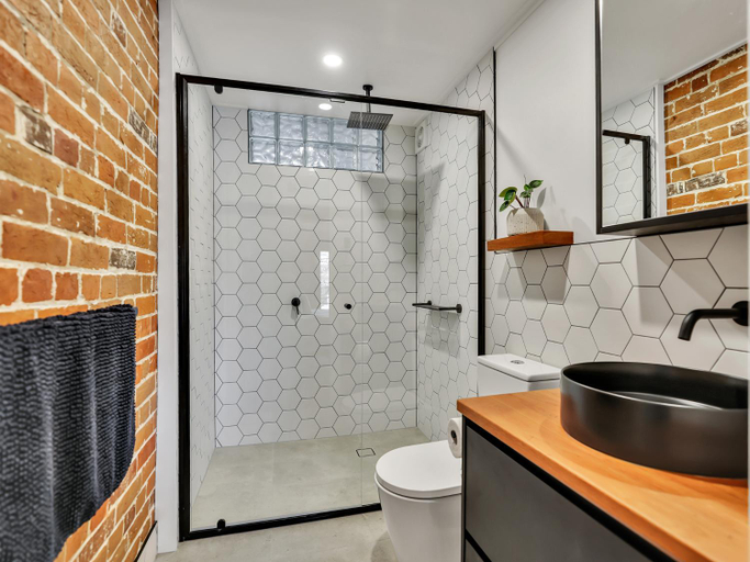 Shower 3, The Wool Store, Bathurst Regional - Pt A