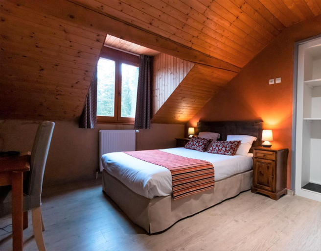 Others 5, L'Auberge de la Croix Perrin, Isère