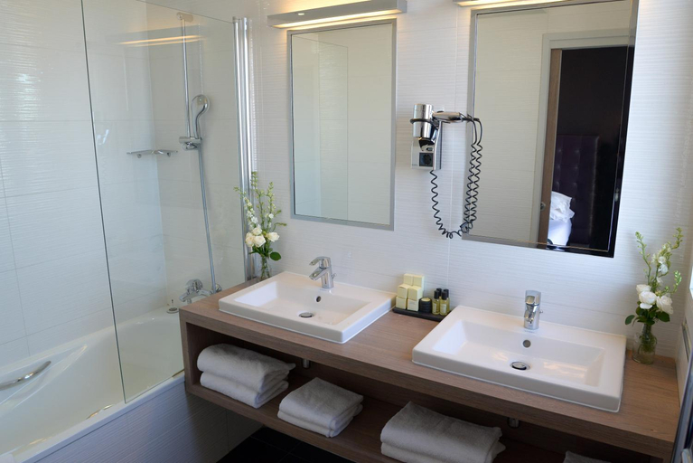 Others 4, Hotel Saint-Charles                                                                         , Paris