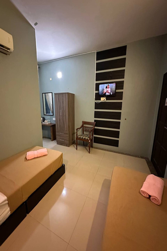 Bedroom 2, Bull & Bear Airport Hotel Langkawi, Langkawi