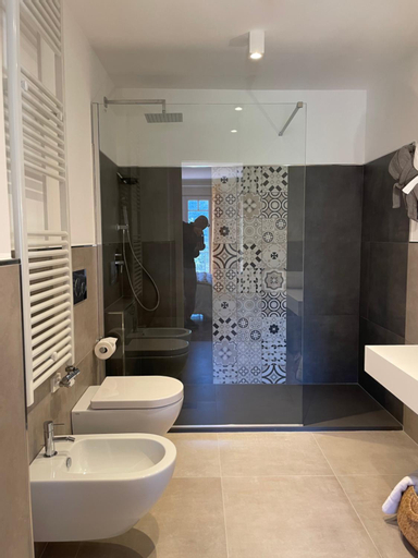 Bathroom 14