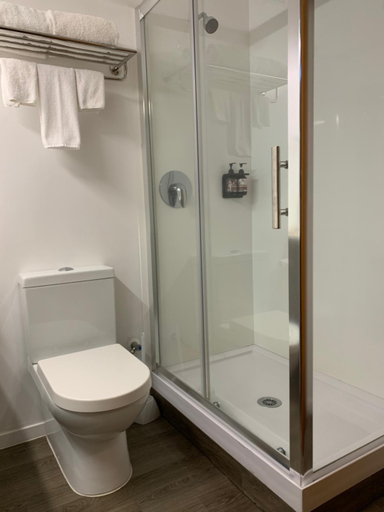 Bathroom 4, Alpers Lodge & Conference Centre, Waitakere