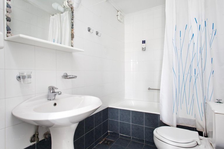 Bathroom 2, Daphne's Club Hotel Apartments, Peloponnese