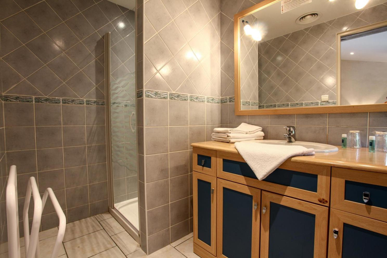 Bathroom, Chambres d'hotes Les Peyrouses, Dordogne
