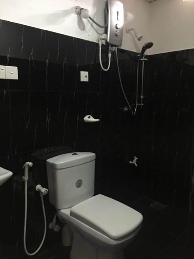 Bathroom 4, Jurys Bungalow, Hikkaduwa