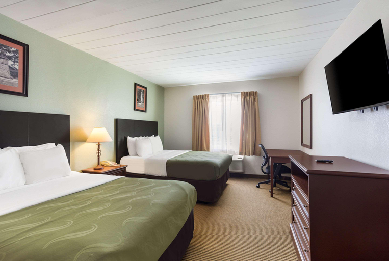 Bedroom 3, Quality Inn & Suites, Putnam