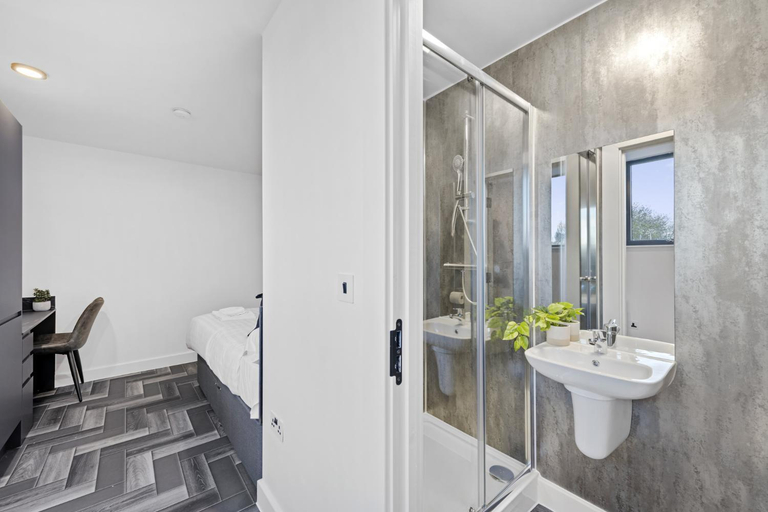 Bathroom 3, Graduation Studios, Nottinghamshire