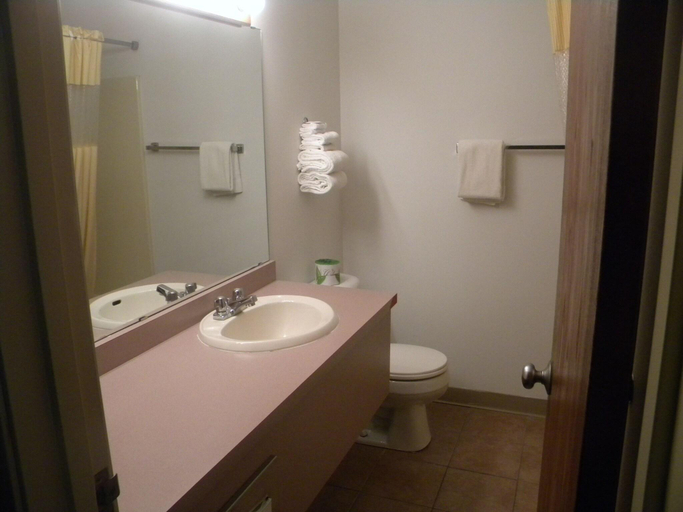 Bathroom, Magnuson Hotel Nisswa, Crow Wing