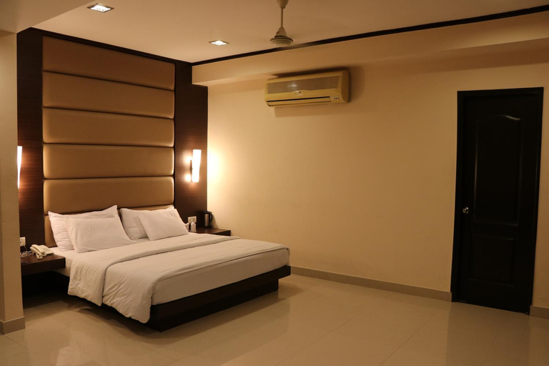 Bedroom 3, Little Chef Hotel, Kanpur Nagar