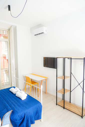 Bedroom 2, Vulcania Rooms, Napoli