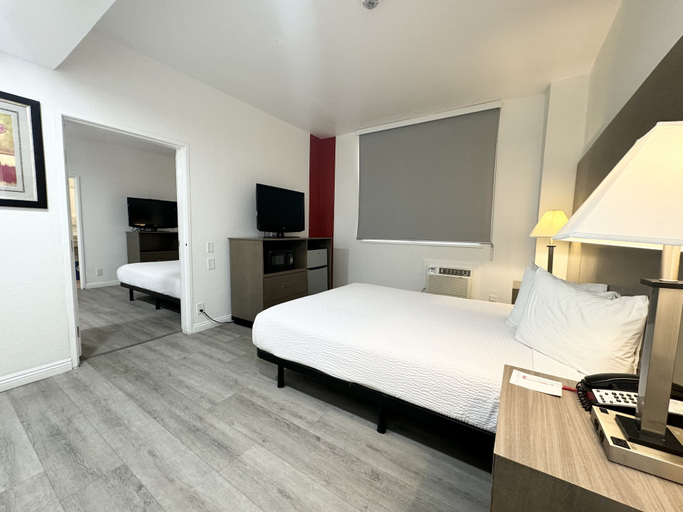 Bedroom 3, Ramada by Wyndham San Diego Airport, San Diego