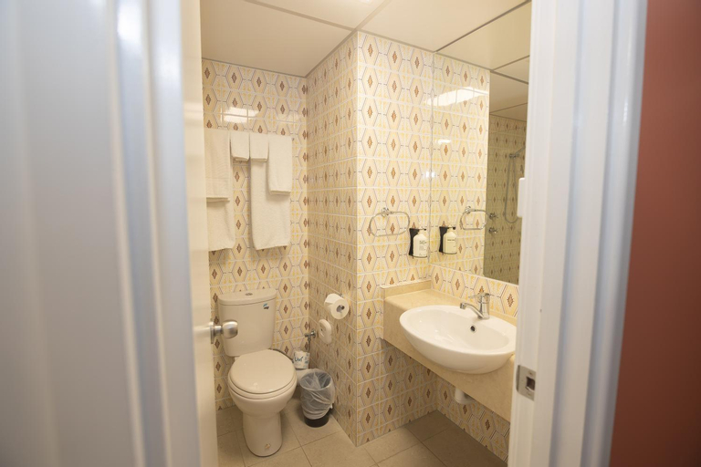 Bathroom 25