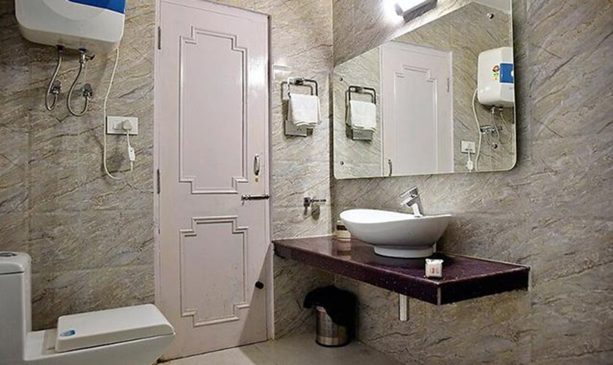 Bathroom, Fabhotel Whistling Winds, Kullu
