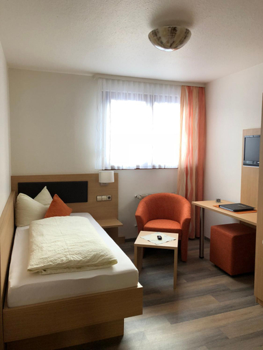Bedroom 4, Gasthaus-Pension zur Linde, Ortenaukreis