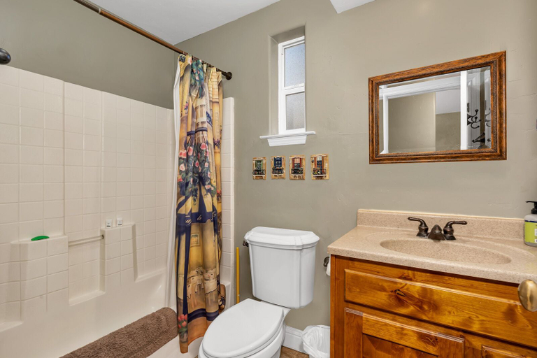 Bathroom 4, A Tuscan Adventure in California! 3 BDR Sleeps 8, Fresno
