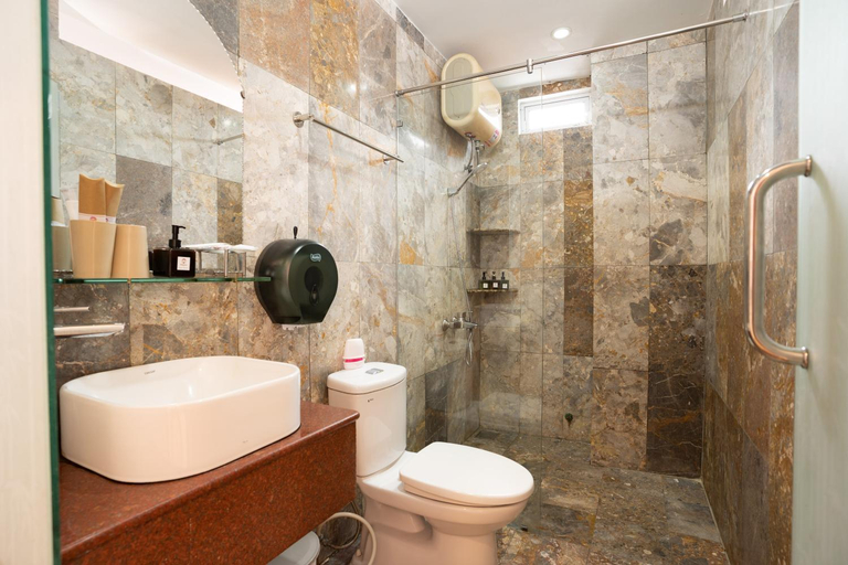 Bathroom 3, Hoa My II Hotel, Da Nang