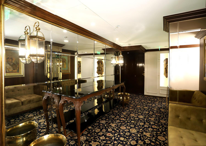 Bathroom 4, The Ambassador Marine Drive Mumbai, Mumbai City