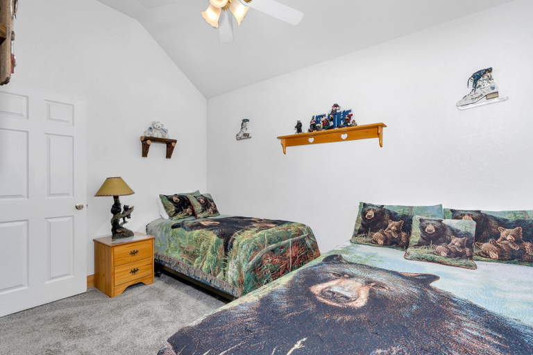 Bedroom 5, Cozy Bear South Charming 2bd Cabin in Yosemite!, Mariposa