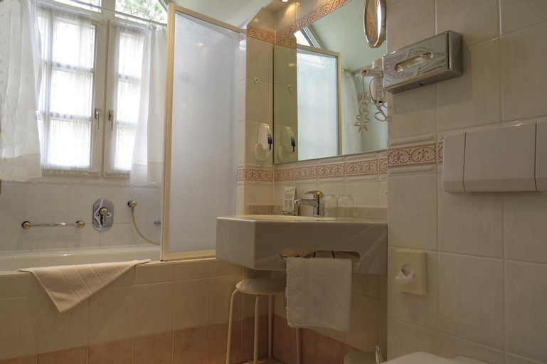 Bathroom 4