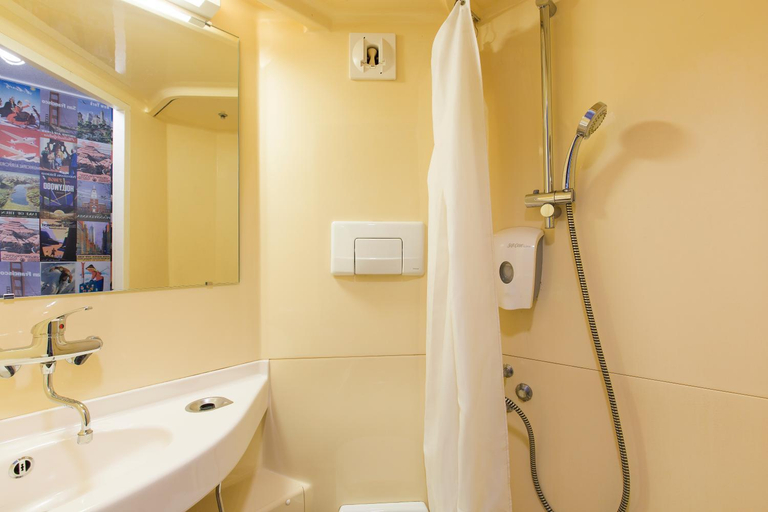 Bathroom 5, Hotel F1 Maurepas, Yvelines