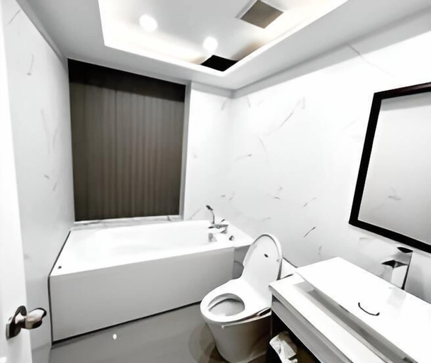 Bathroom, Rose Hotel - by Bay Luxury, Phú Nhuận