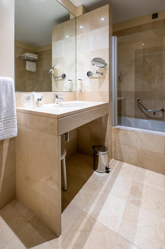 Bathroom 5, Palacio da Lousa Hotel, Lousã