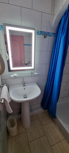 Bathroom 3, Court-Inn Aqua, Vaucluse