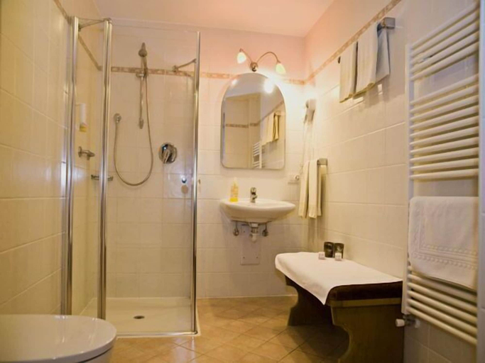 Bathroom 4, Leon d'Oro, Palermo