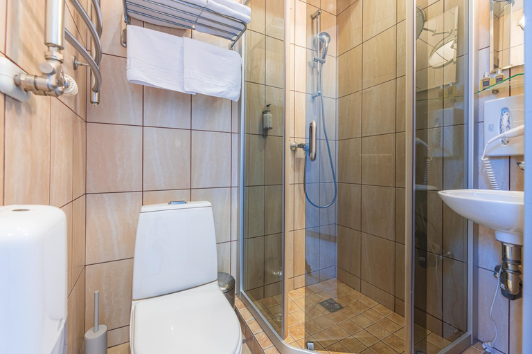 Bathroom 4, Cipolino, Palangos