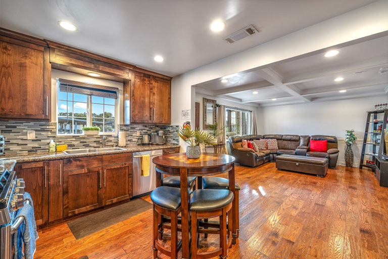 Food & Drinks 4, Fully Updated 3 BDR Seaside Home Minutes to Beach!, Monterey